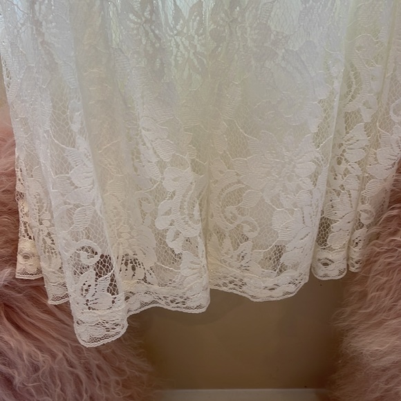 Beautiful, white lace dress, altered state, size medium - Picture 4 of 10